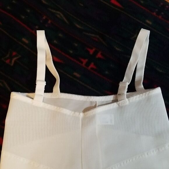 VINTAGE🌷ANOTHER YOUTHFUL CREATION🌷White Guardle New - Picture 2 of 9